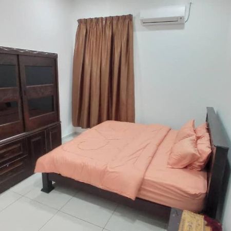 Maryam Homestay Jertih Екстер'єр фото