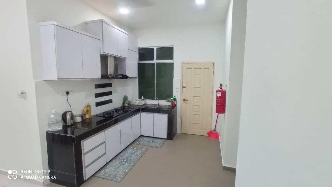 Maryam Homestay Jertih Екстер'єр фото