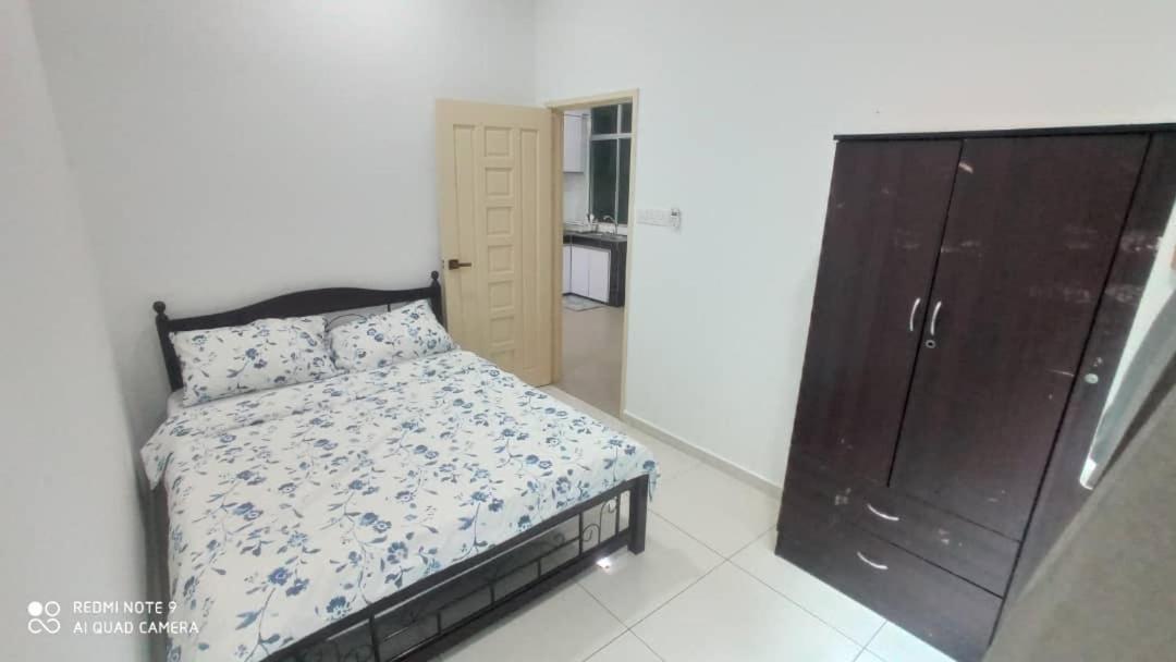 Maryam Homestay Jertih Екстер'єр фото