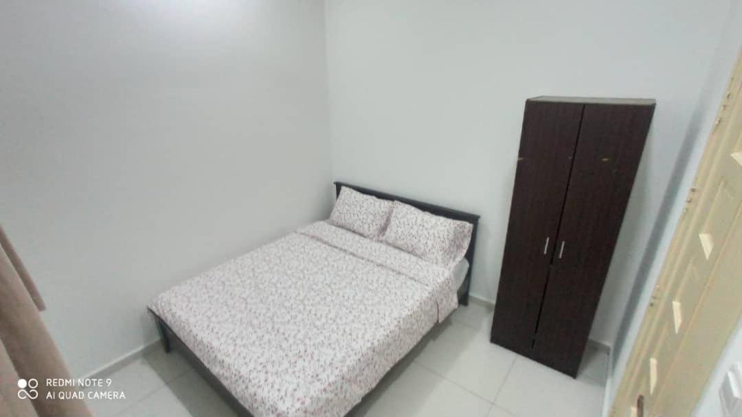 Maryam Homestay Jertih Екстер'єр фото