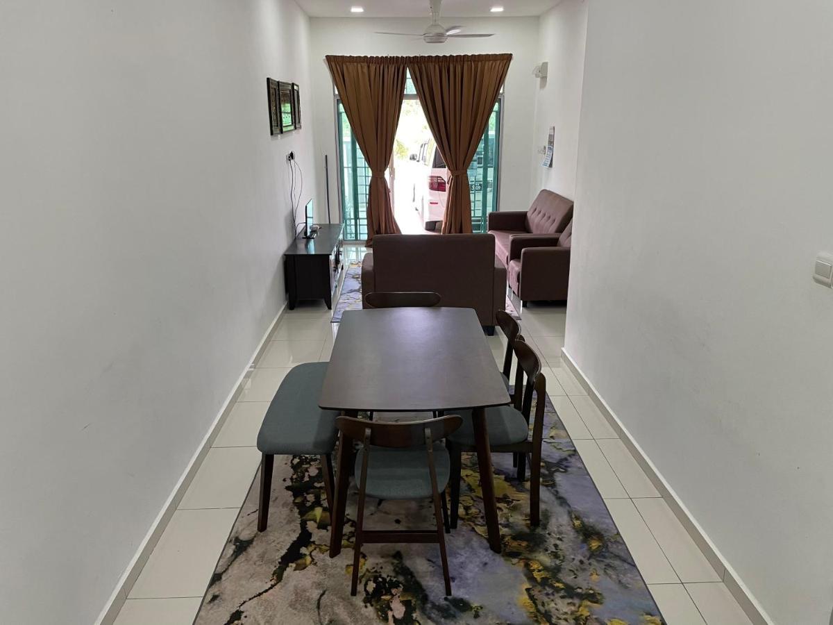 Maryam Homestay Jertih Екстер'єр фото
