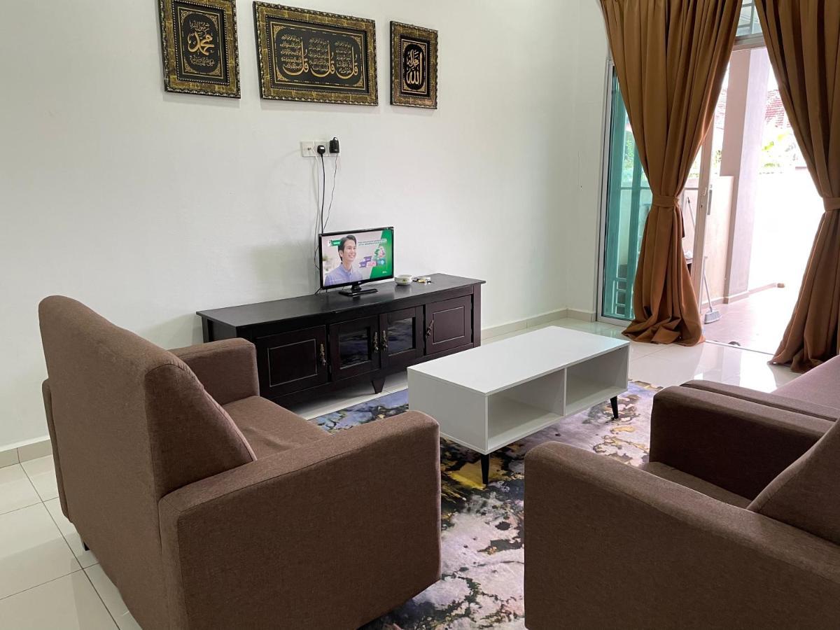 Maryam Homestay Jertih Екстер'єр фото
