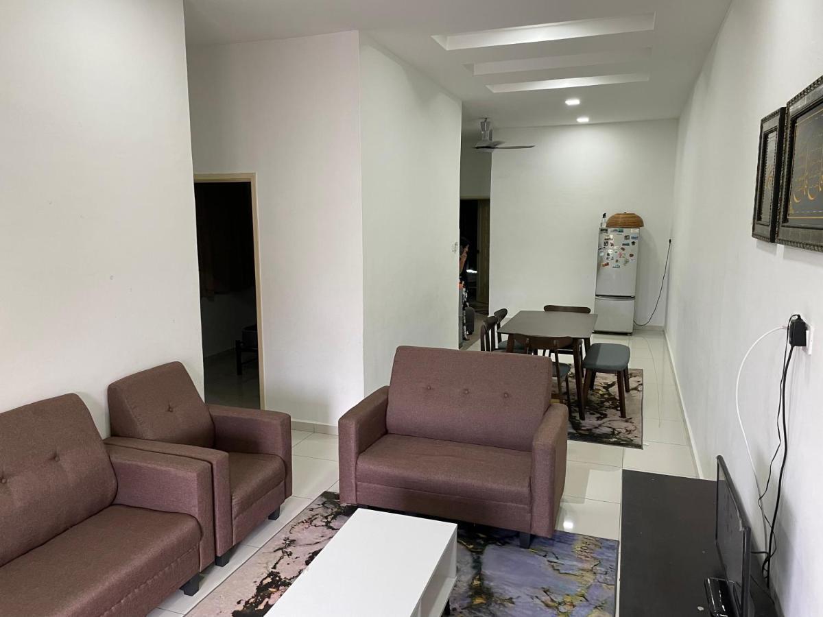 Maryam Homestay Jertih Екстер'єр фото
